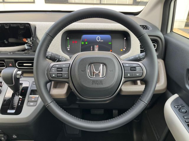 �y�����v�����X�e�A�����O�z�㎿�Ȋv���g�p���邱�ƂŁA��ɂ����������݂ƂĂ��^�]���₷���n���h���ł���