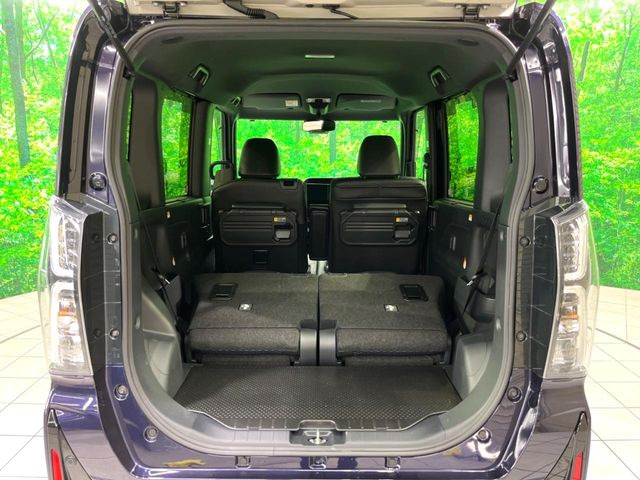 ���i�̂���������ʋ΁A���}���ɏ\���ȉ׎��X�y�[�X���m�ۂ��Ă���܂��B�Z�J���h�V�[�g��|���ƁA�傫�ȉו��̐ύڂ��\�ł���