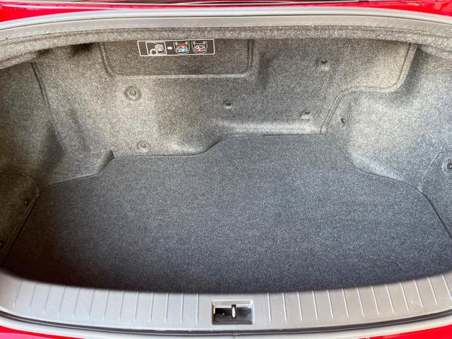 ���i�̂���������ʋ΁A���}���ɏ\���ȉ׎��X�y�[�X���m�ۂ��Ă���܂��B