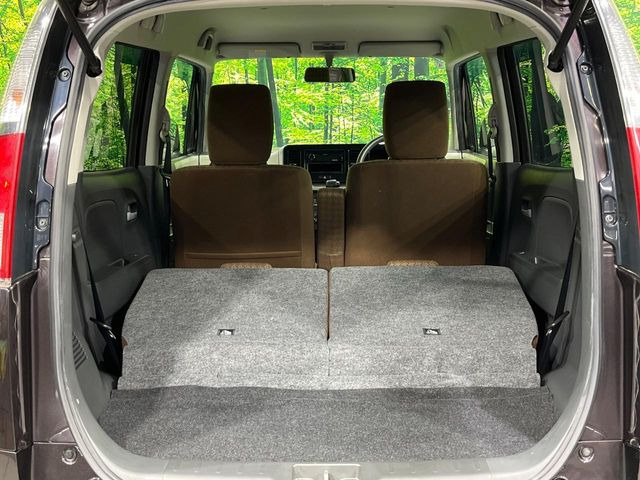 ���i�̂���������ʋ΁A���}���ɏ\���ȉ׎��X�y�[�X���m�ۂ��Ă���܂��B�Z�J���h�V�[�g��|���ƁA�傫�ȉו��̐ύڂ��\�ł���