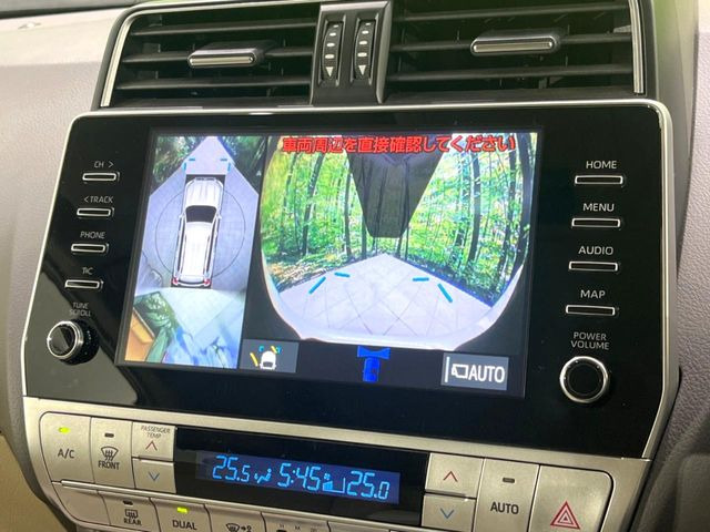 【パノラミックビューモニター】専用のカメラにより、上から見下ろしたような視点で360度クルマの周囲を確認することができます☆死角部分も確認しやすく、狭い場所での切り返しや駐車もスムーズに行えます。