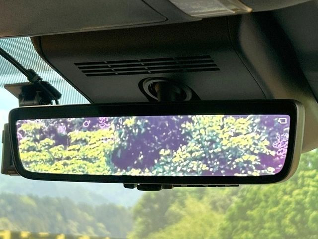 【デジタルインナーミラー】後席の大きな荷物や同乗者で後方が確認しづらい時でも安心!カメラが撮影した車両後方の映像をルームミラー内に表示。クリアな視界で状況の確認が可能です!