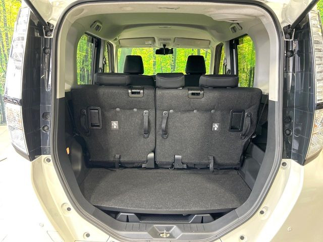 ���i�̂���������ʋ΁A���}���ɏ\���ȉ׎��X�y�[�X���m�ۂ��Ă���܂��B�Z�J���h�V�[�g��|���ƁA�傫�ȉו��̐ύڂ��\�ł���