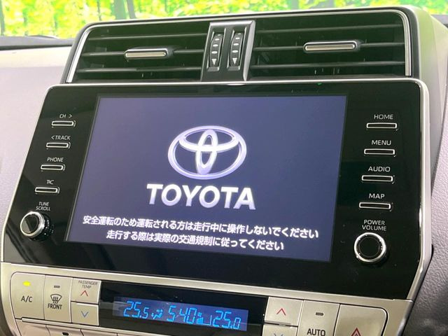 【純正ナビ】人気の純正ナビを装備しております。ナビの使いやすさはもちろん、オーディオ機能も充実!キャンプや旅行はもちろん、通勤や買い物など普段のドライブも楽しくなるはず♪