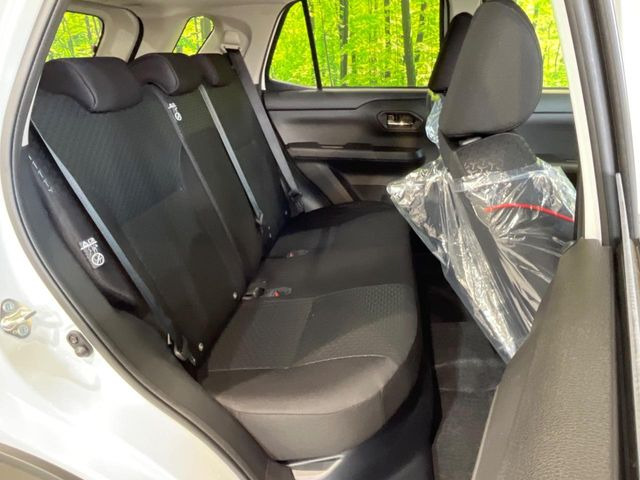 ���i���ȃI���W�i���t���A�}�b�g���I�v�V�����ɂĂ��p�ӂ��Ă���܂��B���D���ȃf�U�C����J���[�����Ԃɍ��킹�đI��ł����������Ƃ��ł��܂���