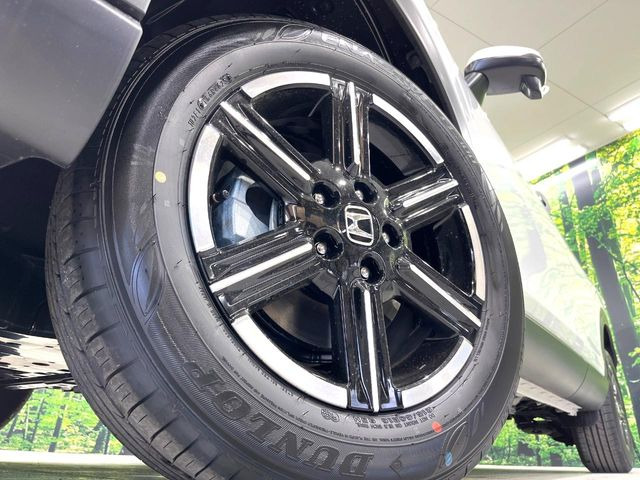 �y����16�C���`�A���~�z�C�[���z�O�ςɃ}�b�`���������A���~�z�C�[���𑕒����Ă���܂��B�e��ЊO�A���~�z�C�[����A�X�^�b�h���X�^�C�����戵�����Ă���܂��B���񂲑��k����������