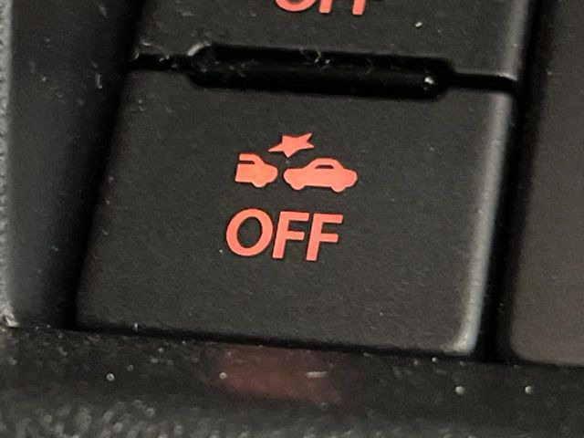 【スズキ セーフティサポート】走行中に前方の車両等を認識し、衝突しそうな時は警報とブレーキで衝突回避と被害軽減をアシスト。より安全にドライブをお楽しみいただけます。