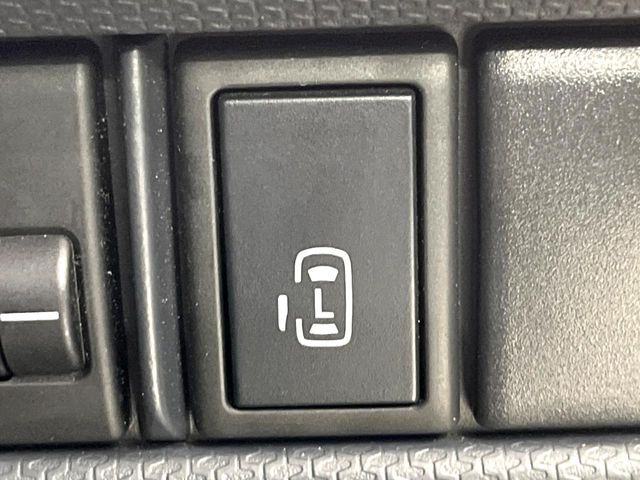 【パワースライドドア】スマートキーや運転席のスイッチでスライドドアの開閉が可能♪電動だから力を入れてドアを開ける必要が無く、小さいお子様でも、重い荷物を持っている時もラクに開け閉めできます♪