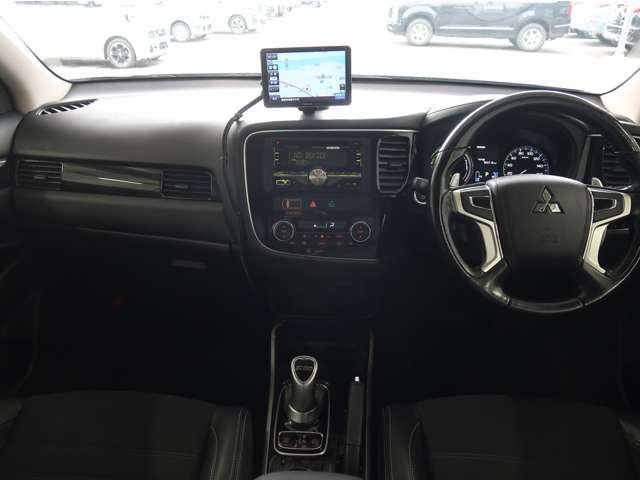 アウトランダーPHEV2.0 M 4WD