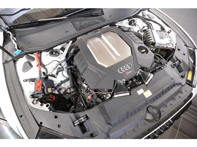 4.0L V�^8�C��DOHC�c�C���^�[�{+���[�^�[�A�G���W��:630ps