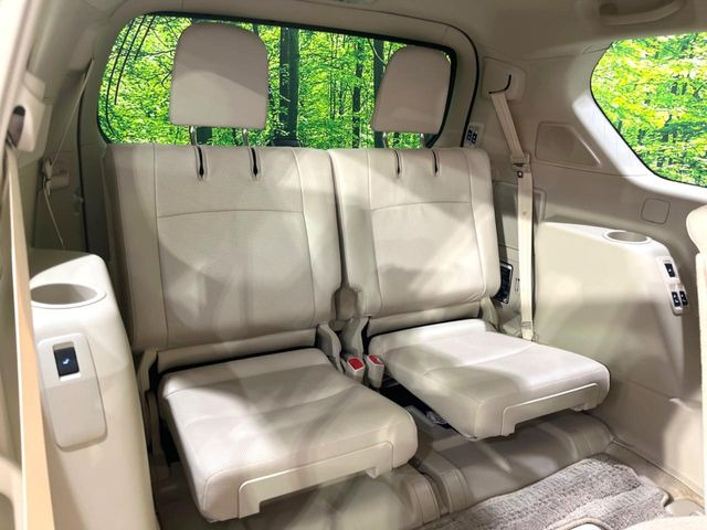 3列目シートはもちろん状態良好☆大人でもゆったりと座って頂けますので、大人数でのお出かけもラクラクです♪ご家族で、気の知れた仲間で、ドライブに行くのが楽しみですね♪