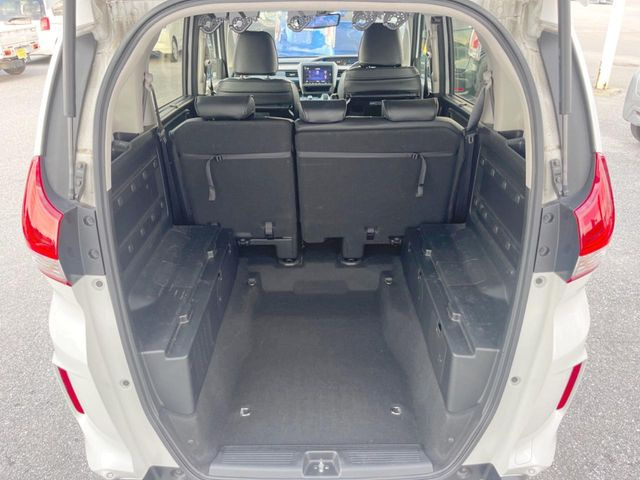 ���i�̂���������ʋ΁A���}���ɏ\���ȉ׎��X�y�[�X���m�ۂ��Ă���܂��B�傫�ȉו��̐ύڂ��\�ł���