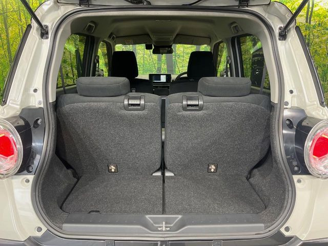 ���i�̂���������ʋ΁A���}���ɏ\���ȉ׎��X�y�[�X���m�ۂ��Ă���܂��B�Z�J���h�V�[�g��|���ƁA�傫�ȉו��̐ύڂ��\�ł���