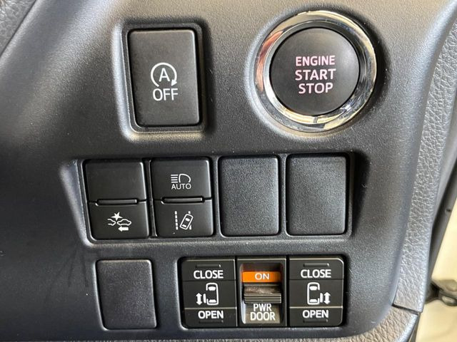 【両側パワースライドドア】スマートキーや運転席のスイッチで後席両側スライドドアの開閉が可能♪電動だから力を入れてドアを開ける必要が無く、小さなお子様でも簡単に開け閉めでき快適です♪