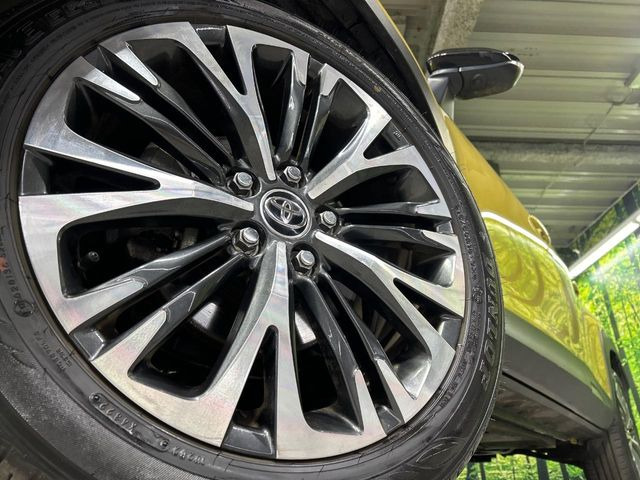 �y����18�C���`�A���~�z�C�[���z�O�ςɃ}�b�`���������A���~�z�C�[���𑕒����Ă���܂��B�e��ЊO�A���~�z�C�[����A�X�^�b�h���X�^�C�����戵�����Ă���܂��B���񂲑��k����������