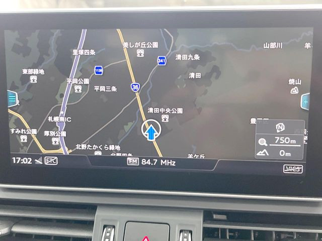 �������i�r:��̊��̂���i�r�́A����������ԓ������o���Ă���܂��BBluetooth�Đ��ȂǃI�[�f�B�I�@�\���[�����Ă���܂��̂ŁA�^�]�����y���߂܂���