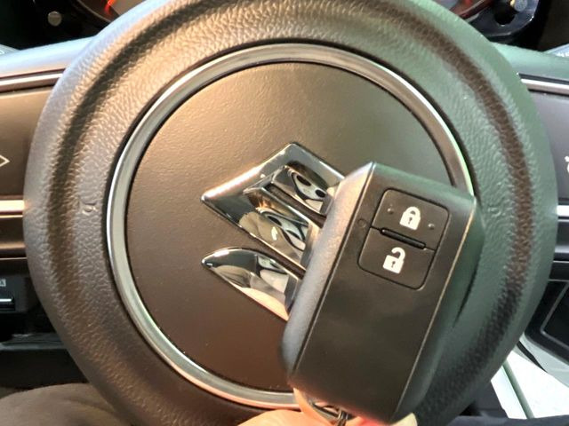 �y�L�[���X�X�^�[�g�V�X�e���z�J�o����|�P�b�g�ɓ��ꂽ�܂܂ł��h�A�̎{���E�������\�ȃX�}�[�g�L�[�𑕔��B�G���W���̃I���E�I�t�����J�M�����o���K�v����������Ƃ��Ă��֗��ł���