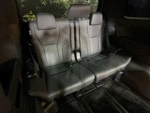 3列目シートはもちろん状態良好☆大人でもゆったりと座って頂けますので、大人数でのお出かけもラクラクです♪ご家族で、気の知れた仲間で、ドライブに行くのが楽しみですね♪