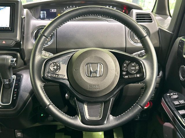 �y�����v�����X�e�A�����O�z�㎿�Ȋv���g�p���邱�ƂŁA��ɂ����������݂ƂĂ��^�]���₷���n���h���ł���