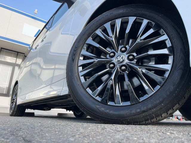 【純正19インチアルミホイール】外観にマッチした純正アルミホイールを装着しております。各種社外アルミホイールや、スタッドレスタイヤも取扱いしております。是非ご相談ください♪