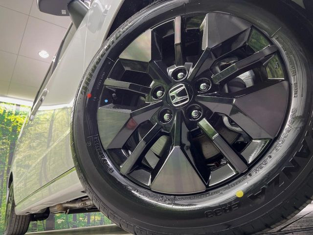 �y����16�C���`�A���~�z�C�[���z�O�ςɃ}�b�`���������A���~�z�C�[���𑕒����Ă���܂��B�e��ЊO�A���~�z�C�[����A�X�^�b�h���X�^�C�����戵�����Ă���܂��B���񂲑��k����������