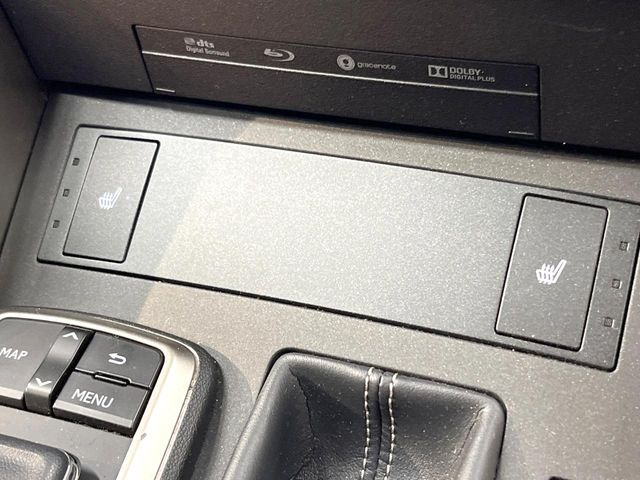 【シートヒーター】寒い日に重宝するシートヒーター!エアコンより早く温まってくれるので寒がりの人も安心ですね♪エアコンの温風は乾燥するから苦手、という方にもをおすすめです。