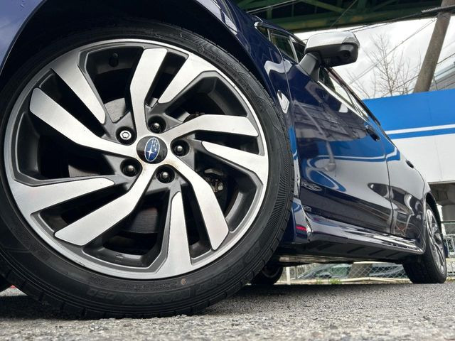 �y����18�C���`�A���~�z�C�[���z�O�ςɃ}�b�`���������A���~�z�C�[���𑕒����Ă���܂��B�e��ЊO�A���~�z�C�[����A�X�^�b�h���X�^�C�����戵�����Ă���܂��B���񂲑��k����������