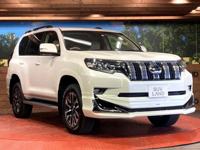 高透明度のガラス皮膜で撥水はもちろん、上質なツヤ・光沢を実現。紫外線や酸性雨から大切な愛車を保護し、色あせ・劣化を防止。「弾スプラッシュコート」、「弾プリミッサコート」からお選びいただけます。