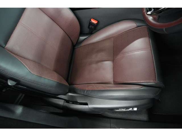 兄弟車のレンジローバーよりひと回りコンパクトなサイズ感は取り回しもよく、普段使いにもぴったりなモデルです