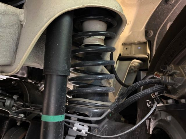 お車を安心してお乗りいただく為には、足回りの定期点検が欠かせません。サービスサポート(有償保証)では無料点検もご提供しており、安心のカーライフをお過ごしいただけるサポート体制が整っています。