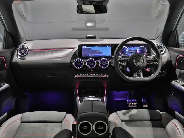 GLAクラスAMG GLA35 4マチック (BSG搭載モデル) 4WD