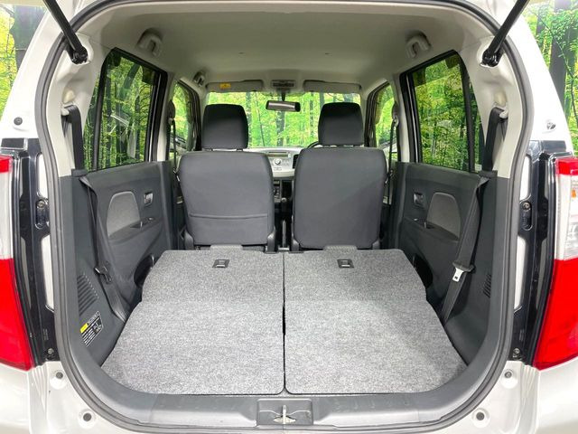 ���i�̂���������ʋ΁A���}���ɏ\���ȉ׎��X�y�[�X���m�ۂ��Ă���܂��B�Z�J���h�V�[�g��|���ƁA�傫�ȉו��̐ύڂ��\�ł���