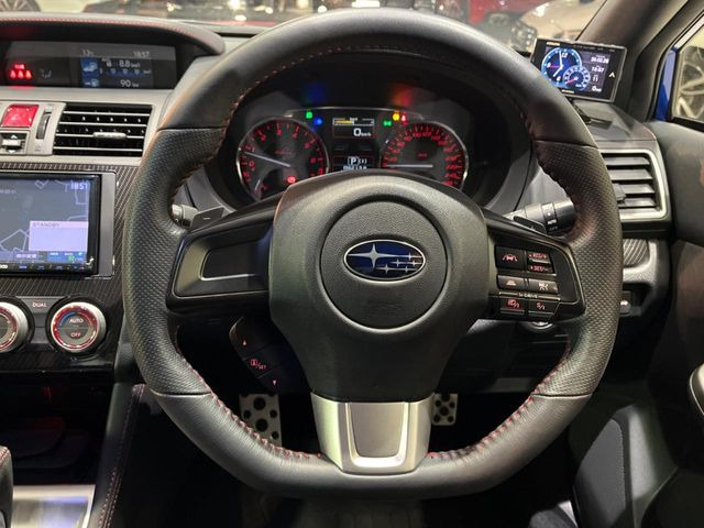 �y�����v�����X�e�A�����O�z�㎿�Ȋv���g�p���邱�ƂŁA��ɂ����������݂ƂĂ��^�]���₷���n���h���ł���