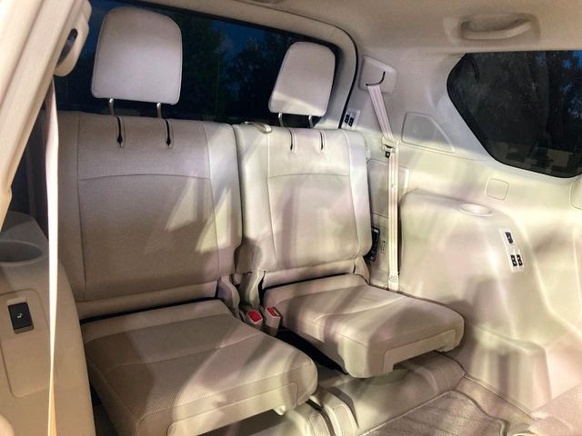 3列目シートはもちろん状態良好☆大人でもゆったりと座って頂けますので、大人数でのお出かけもラクラクです♪ご家族で、気の知れた仲間で、ドライブに行くのが楽しみですね♪