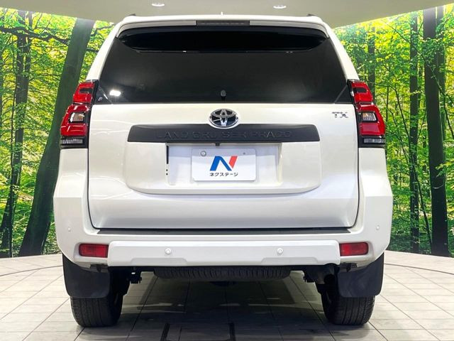 安心の最長10年・走行無制限保証(有償)をご用意。保証内容も充実はもちろん、無料点検&オイル交換や、年中無休の全国・24時間ロードサービスも付帯されておりますのでご安心下さい。