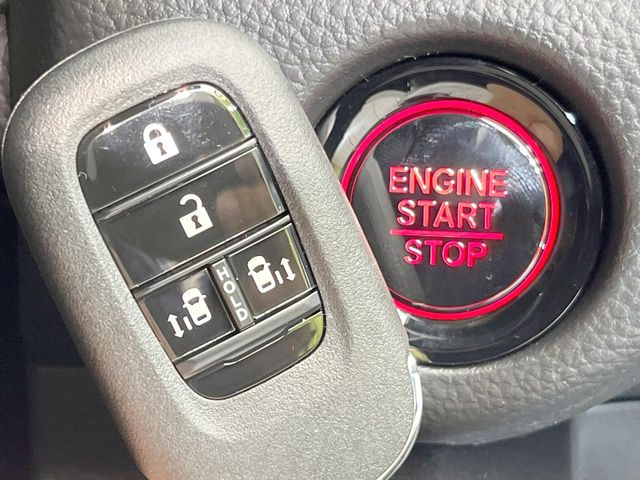 �yHonda�X�}�[�g�L�[�z�J�o����|�P�b�g�ɓ��ꂽ�܂܂ł��h�A�̎{���E�������\�ȃX�}�[�g�L�[�𑕔��B�G���W���̃I���E�I�t�����J�M�����o���K�v����������Ƃ��Ă��֗��ł���