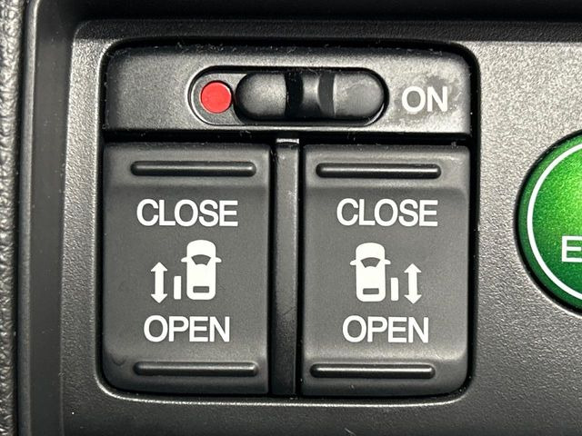 �y�����p���[�X���C�h�h�A�z�X�}�[�g�L�[��^�]�Ȃ̃X�C�b�`�Ō�ȗ����X���C�h�h�A�̊J���\���d��������͂����ăh�A���J����K�v�������A�����Ȃ��q�l�ł��ȒP�ɊJ���߂ł����K�ł���