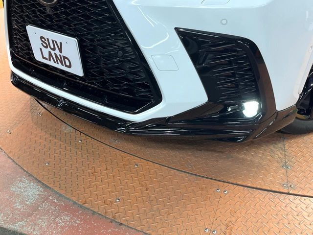 【TRDエアロ】人気のTRDエアロを装備!クルマの外観がよりスタイリッシュになり、街中で存在感あふれる1台に♪将来買い替える時にもリセールに影響しやすく、価値ある人気の装備です!