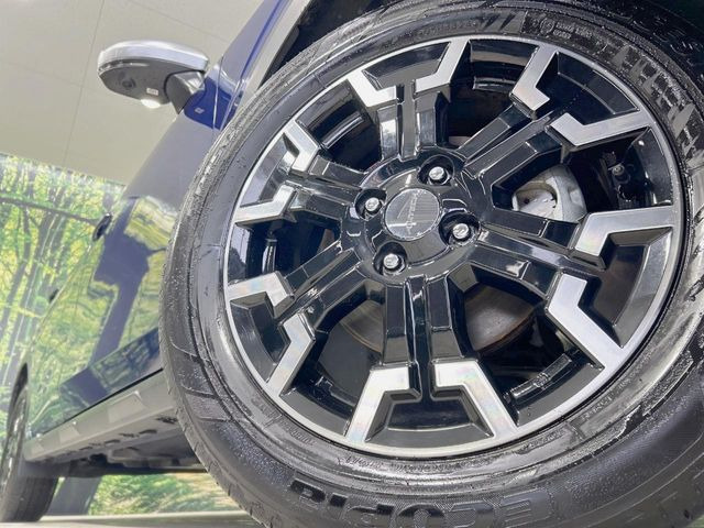 �y����16�C���`�A���~�z�C�[���z�O�ςɃ}�b�`���������A���~�z�C�[���𑕒����Ă���܂��B�e��ЊO�A���~�z�C�[����A�X�^�b�h���X�^�C�����戵�����Ă���܂��B���񂲑��k����������