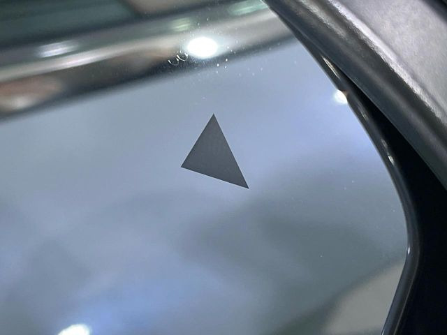 �y�u���C���h�X�|�b�g���[�j���O�z���s���A�h�A�~���[�̎��p�ɂȂ�₷���ӏ��Ɍ㑱�Ԃ��ڋ߂���ƃT�C�h�~���[�t�߂Ɍx����\���A�h���C�o�[�ɒ��ӊ��N�����Ă���܂��B