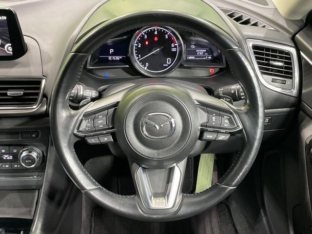 �y�����v�����X�e�A�����O�z�㎿�Ȋv���g�p���邱�ƂŁA��ɂ����������݂ƂĂ��^�]���₷���n���h���ł���