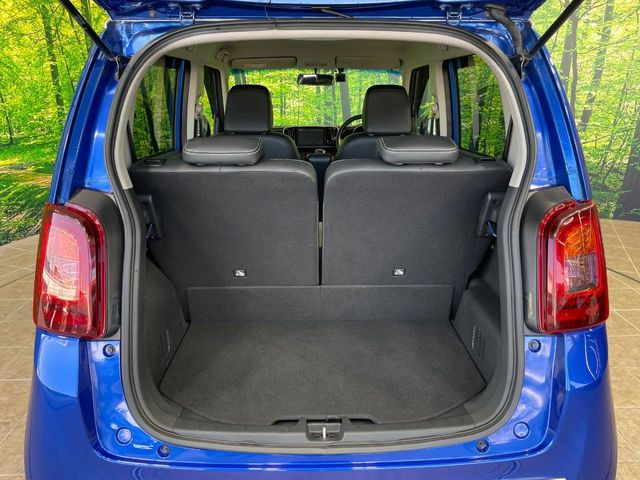 ���i�̂���������ʋ΁A���}���ɏ\���ȉ׎��X�y�[�X���m�ۂ��Ă���܂��B�Z�J���h�V�[�g��|���ƁA�傫�ȉו��̐ύڂ��\�ł���