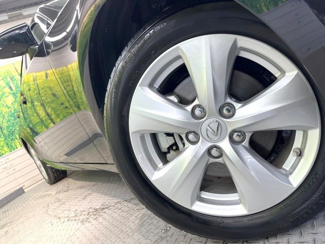 【純正アルミホイール】外観にマッチした純正アルミホイールを装着しております。各種社外アルミホイールや、スタッドレスタイヤも取扱いしております。是非ご相談ください♪
