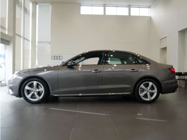 A445 TFSI クワトロ アドバンスド 4WD