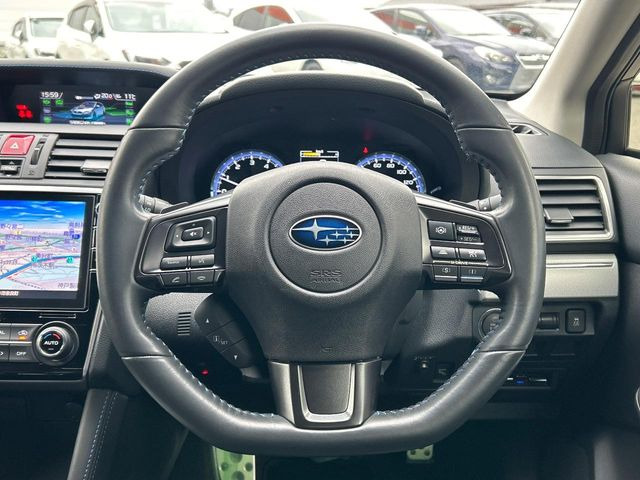 �y�����v�����X�e�A�����O�z�㎿�Ȋv���g�p���邱�ƂŁA��ɂ����������݂ƂĂ��^�]���₷���n���h���ł���