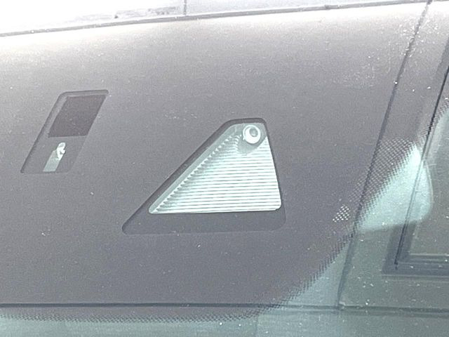 �y�X�}�[�g�u���[�L�T�|�[�g�z���s���ɑO���̎ԗ�����F�����A�Փ˂������Ȏ��͌x��ƃu���[�L�ŏՓˉ���Ɣ�Q�y�����A�V�X�g�B�����S�Ƀh���C�u�����y���݂��������܂��B