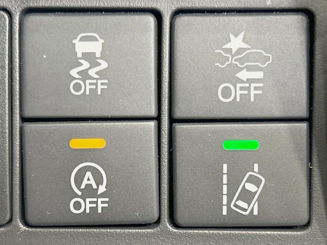 �y�z���_�Z���V���O�z���s���ɑO���̎ԗ�����F�����A�Փ˂������Ȏ��͌x��ƃu���[�L�ŏՓˉ���Ɣ�Q�y�����A�V�X�g�B�����S�Ƀh���C�u�����y���݂��������܂��B