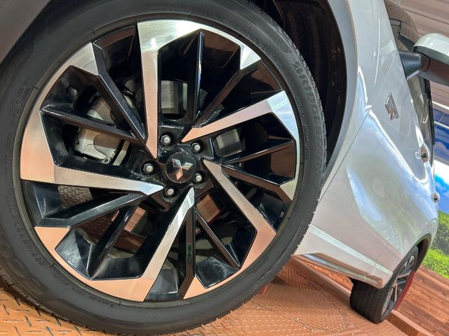 【純正20インチアルミホイール】外観にマッチした純正アルミホイールを装着しております。各種社外アルミホイールや、スタッドレスタイヤも取扱いしております。是非ご相談ください♪