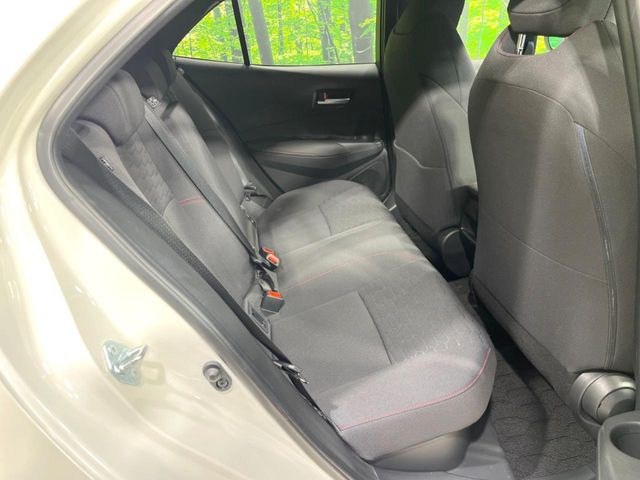後部座席も気になるようなキズ・汚れやへたり等、大きなダメージはなく、良好な状態です。