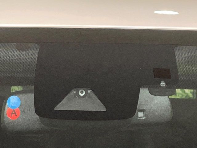 �y�g���^�Z�[�t�e�B�Z���X�z���s���ɑO���̎ԗ�����F�����A�Փ˂������Ȏ��͌x��ƃu���[�L�ŏՓˉ���Ɣ�Q�y�����A�V�X�g�B�����S�Ƀh���C�u�����y���݂��������܂��B